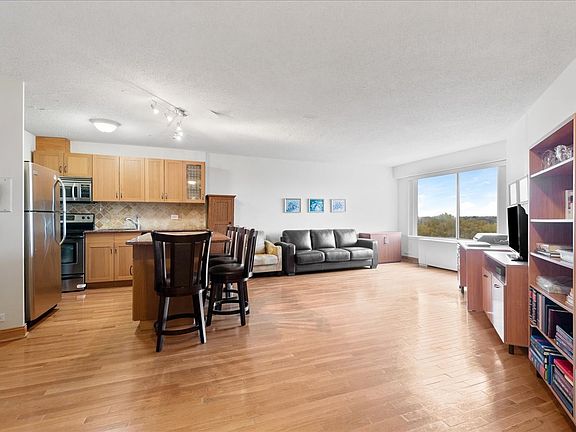 3rd image of 6833 N Kedzie Ave APT 809