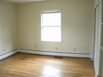 4th image of 208 John St
