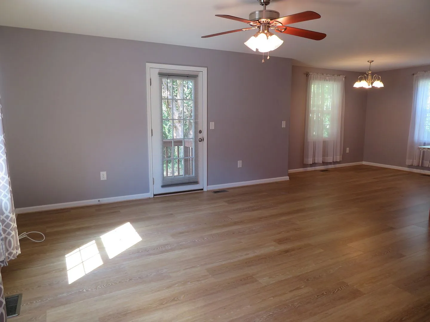 Spacious Home In West Point — Photo 3