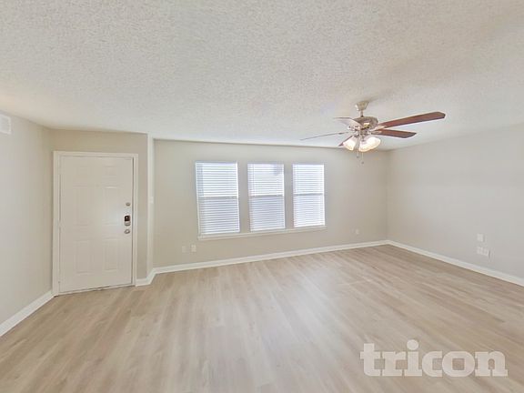 3rd image of 1216 Grinnel Dr