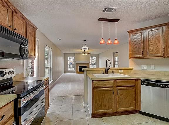 4th image of 3817 Braxton Ln