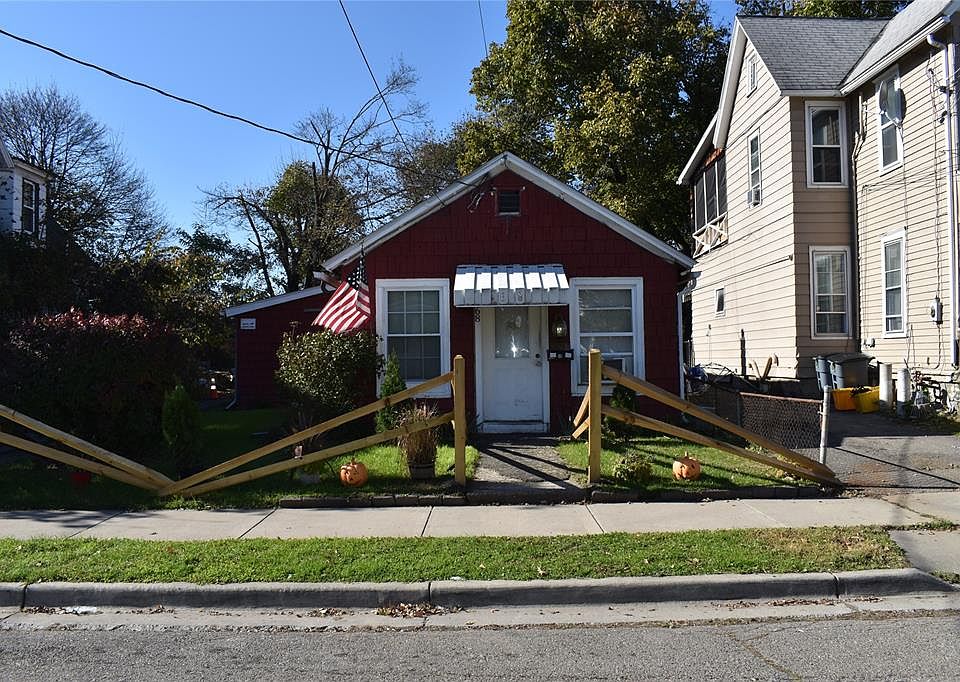 2nd image of 68 Saint Charles St