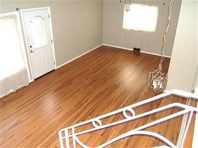 3rd image of 3391 Glenmont Ln