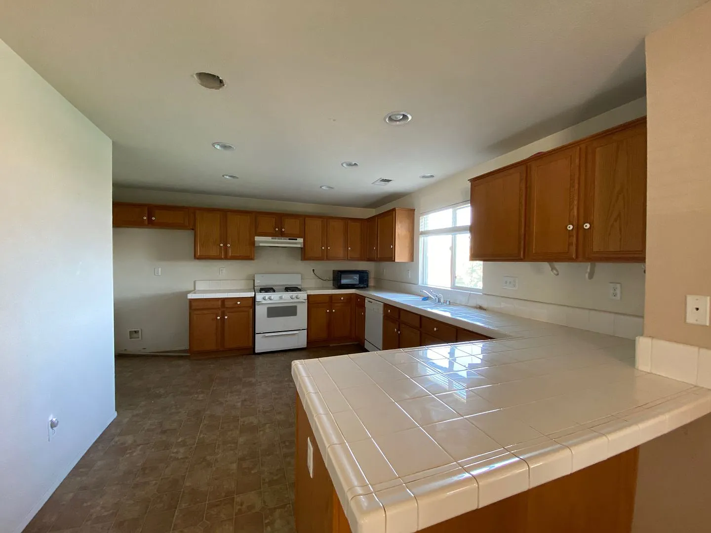 Upscale Home with Pool in Desirable Area — Photo 3