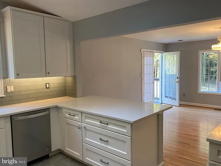 9917 Betteker Ln — Photo 21