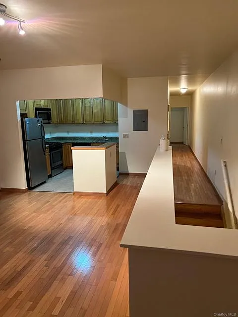 Building Photo - 217 Graff Ave #2