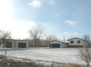 519 N 69th St, Grand Forks, ND 58203