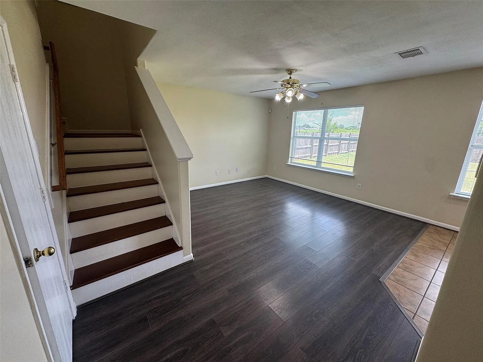 3 bed, 2.5 bath, 1500 sqft, $2,100 — Photo 2