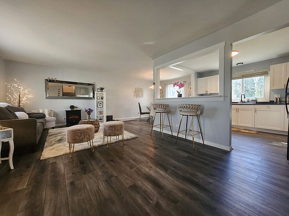 5th image of 264 Lincoln Dr