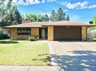 906 24th Ave S, Fargo, ND 58103