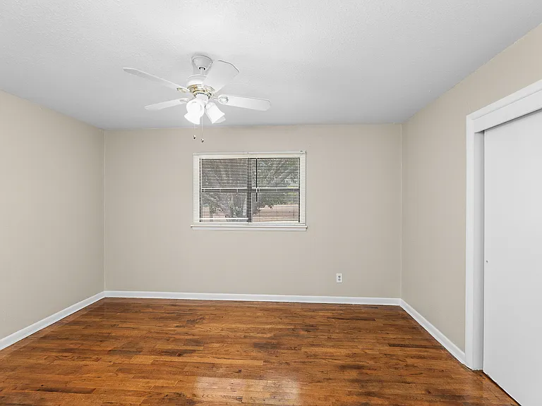 205 NW 40th St — Photo 21