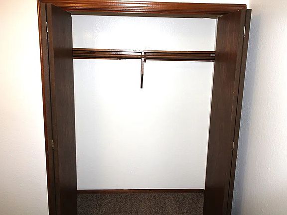 2nd image of 221 Bull Run St APT B