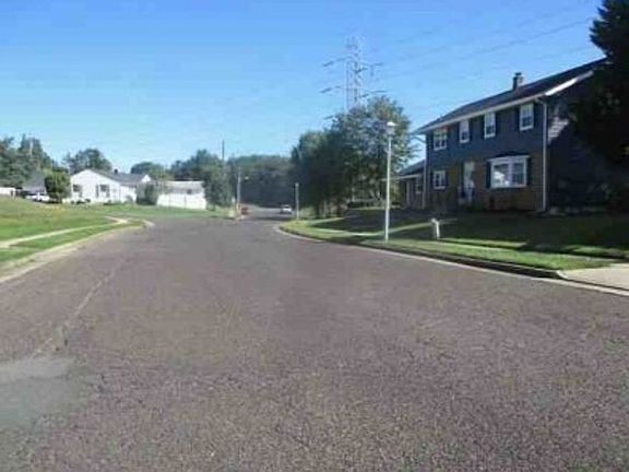 Exterior Neighborhood (street photo)