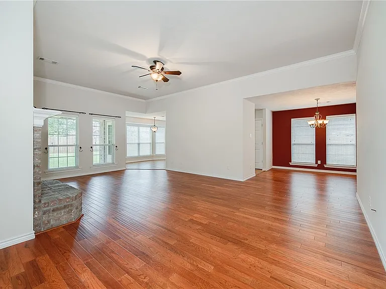1207 Portsmouth Ct — Photo 8
