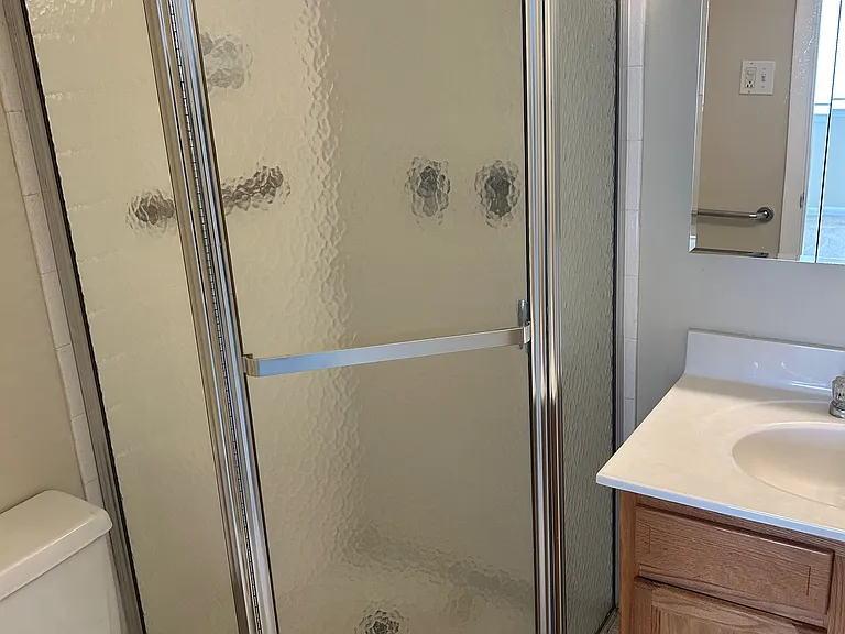 En Suite bathroom in 4C