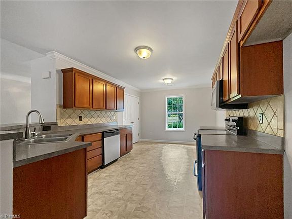 3rd image of 8098 Meadow Springs Pl