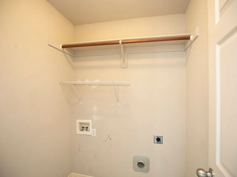 518 Topaz St — Photo 20
