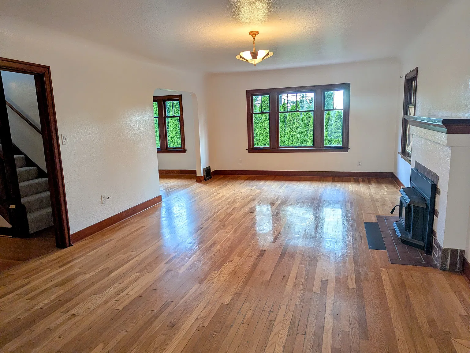 4 bed, 2.5 bath, 2104 sqft, $3,900 — Photo 3