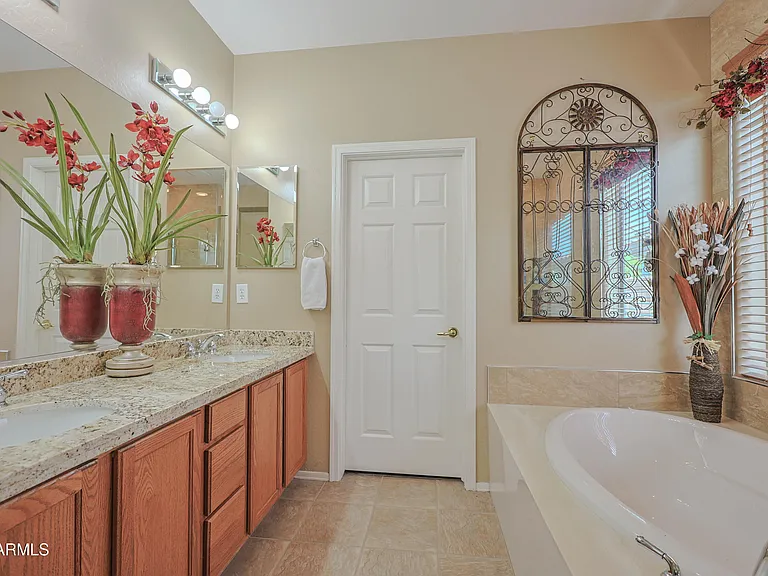 1916 W Spirit Ct — Photo 19