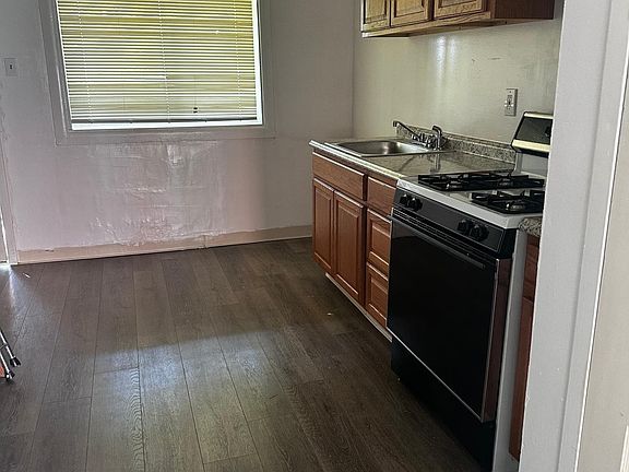 3rd image of 2405 Lincoln Ave