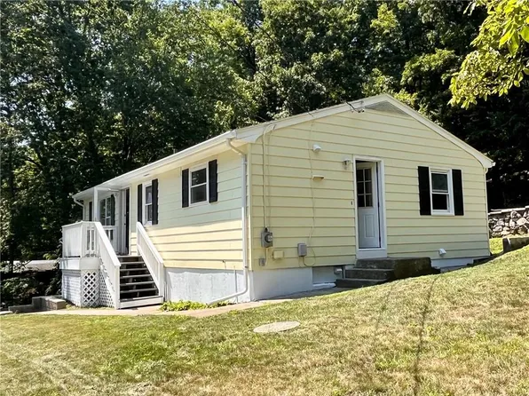 106 Leigh Rd, Cumberland, RI 02864