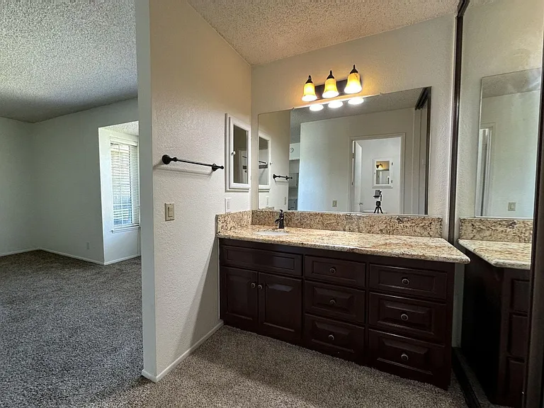 6064 Laura Ln — Photo 16