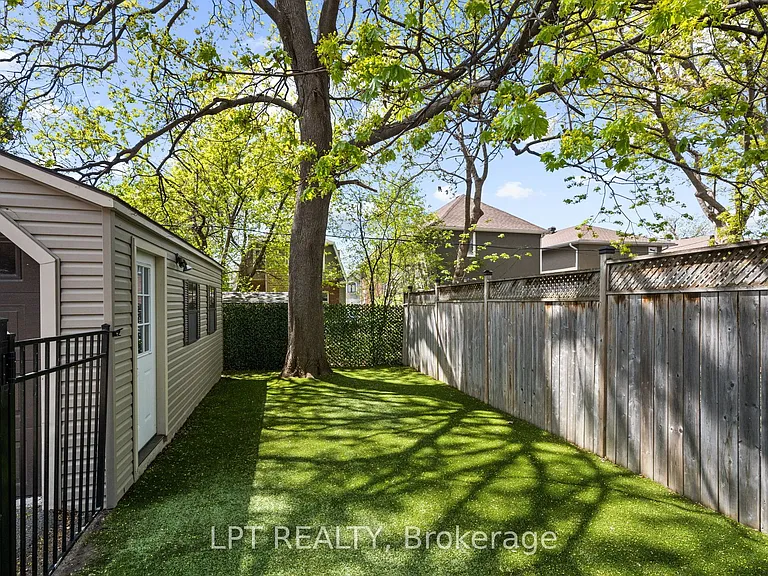 126 Blackburn Ave — Photo 37