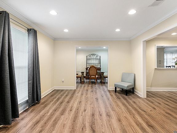 3rd image of 12552 Parkwood Dr