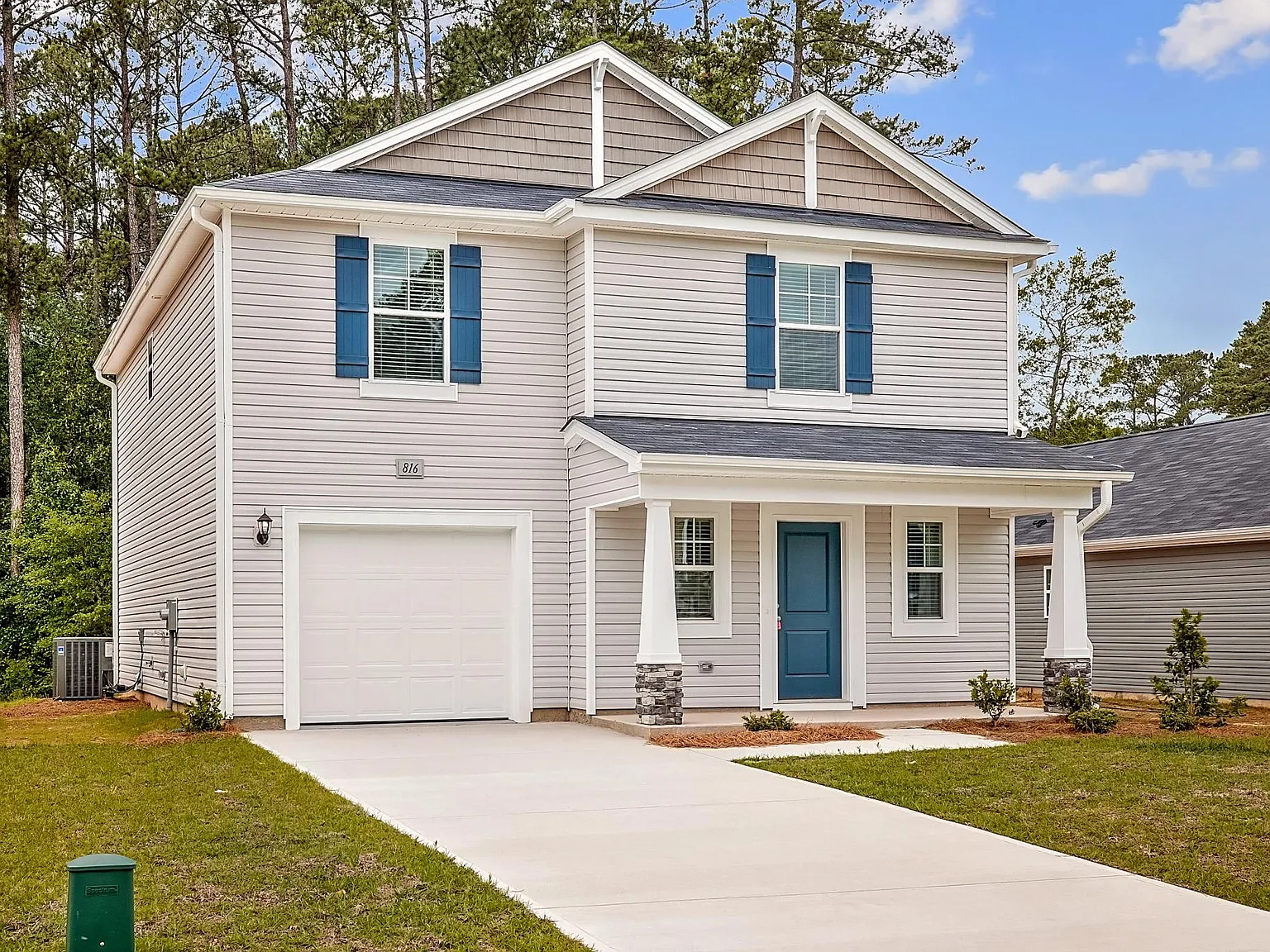 4 bed, 2.5 bath, 1925 sqft, $2,050 — Photo 1