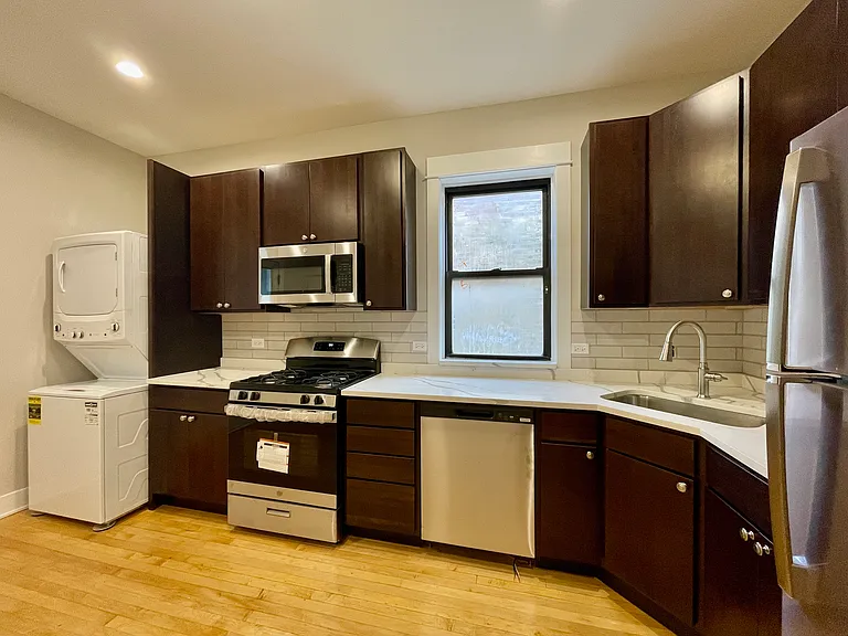 2143 N Keystone Ave #2 — Photo 3