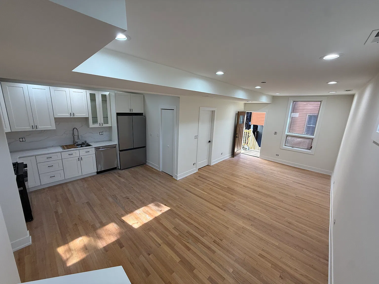3 bed, 1900 sqft, $5,000 — Photo 3