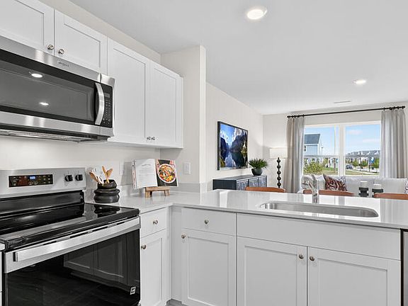 4th image of 424 Cherry Laurel Drive
