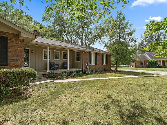 2nd image of 207 Hickory Hill Dr