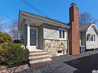 224 Charles St, Lynbrook, NY 11563