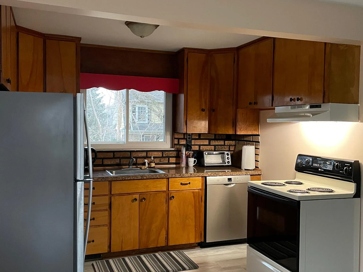33 Burton Ave — Photo 3