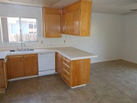 Kitchen w/dishwasher