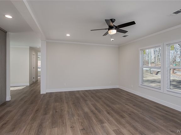 3rd image of 4511 Oak Hill Dr