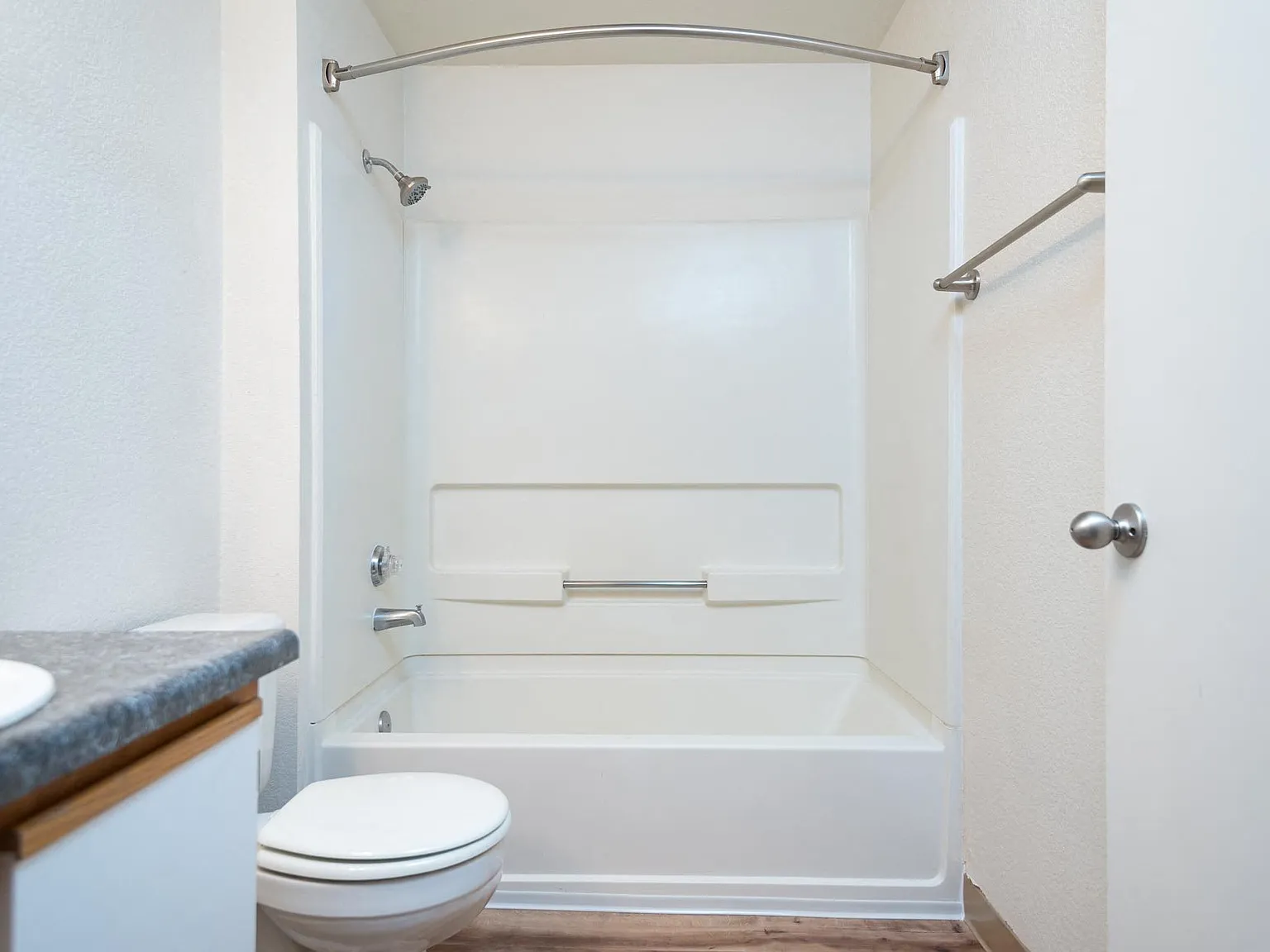 Courtside Apartments — Photo 4