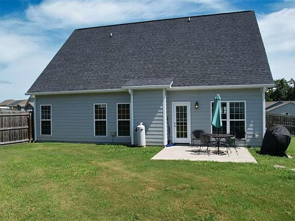 3rd image of 12 Pippin Pl NE