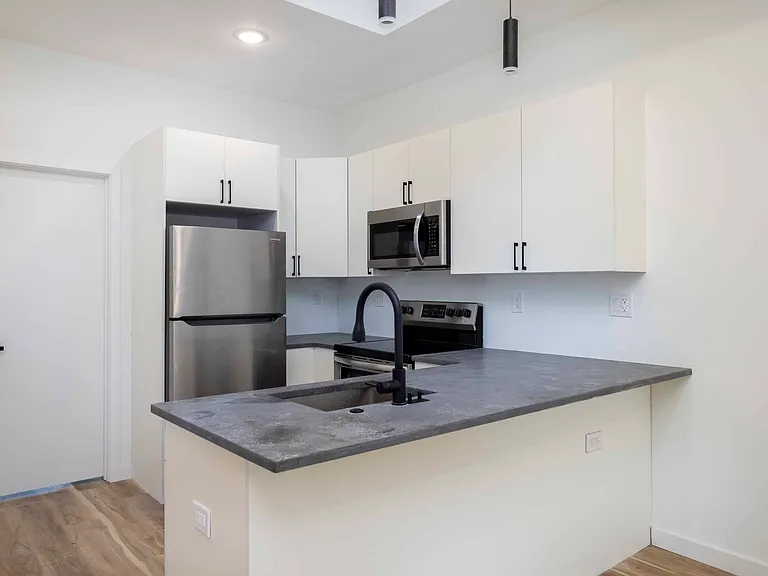 720 Christian St #3 — Photo 7