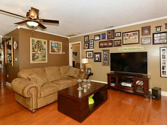 5th image of 805 Cypress Wood Ln