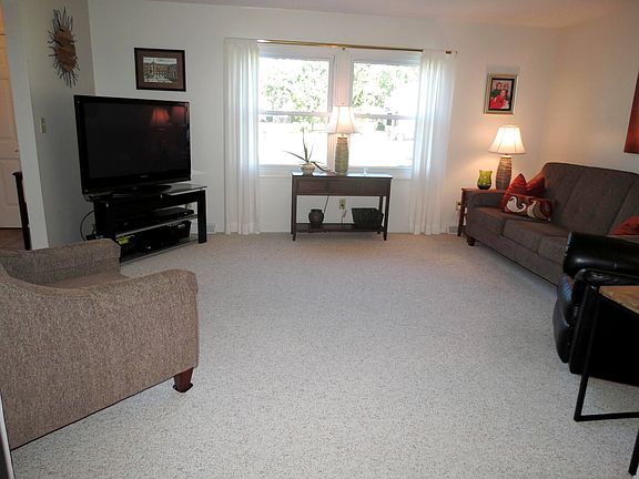3rd image of 951 Thistle Pl SE