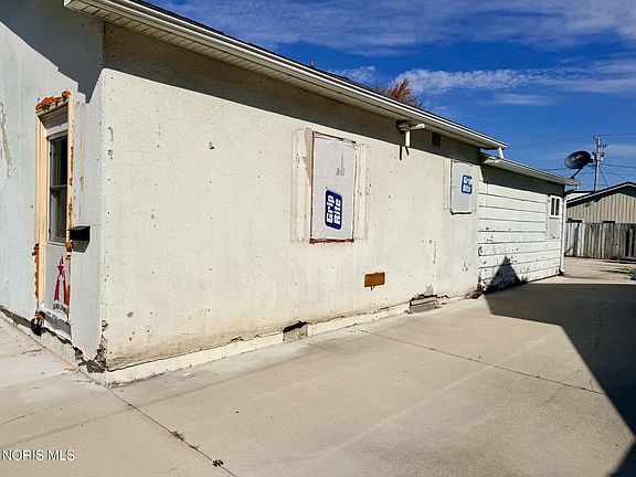4th image of 203 S Main St