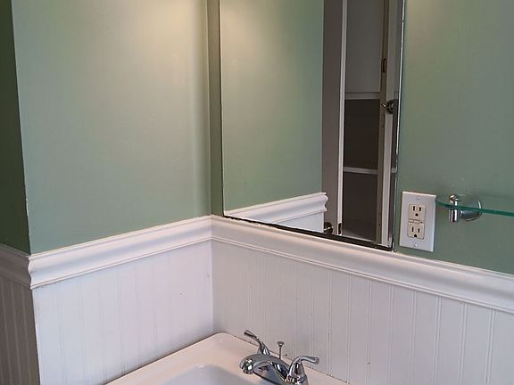 5th image of 810 Rockland Ave