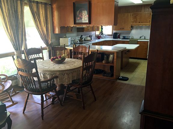 5th image of 144 Larissa St