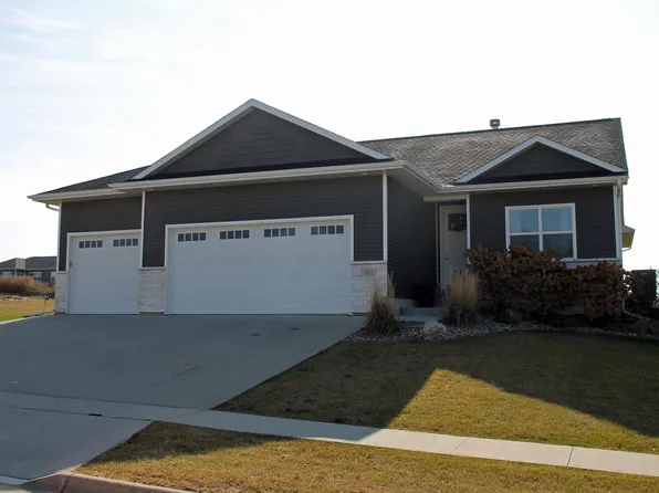 421 Schumacher Blvd, Denver, IA 50622