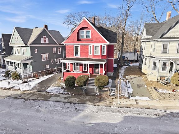 2nd image of 35 Algonquin St