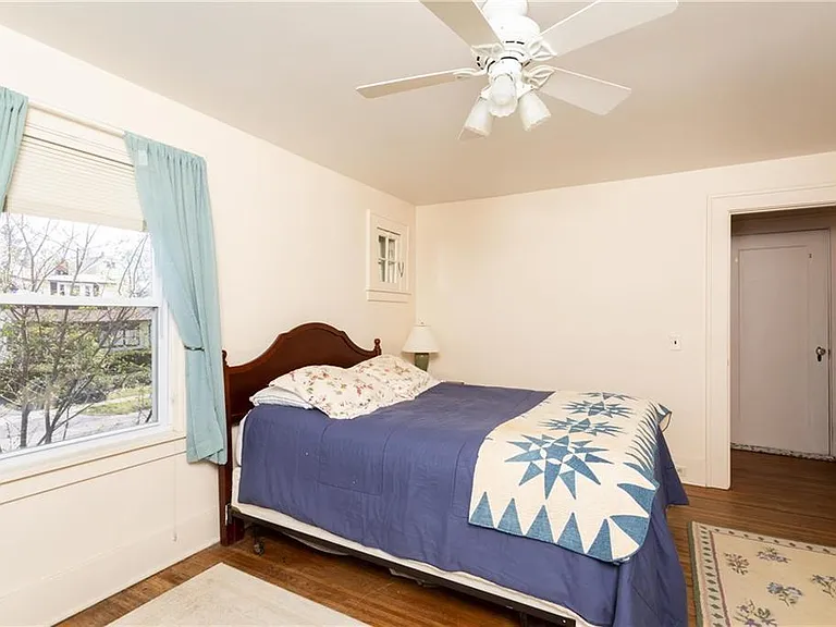 122 Holcroft Rd — Photo 18