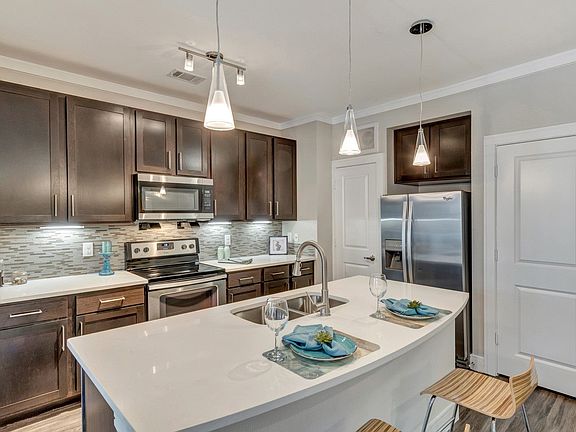 2nd image of 6100 Ashbury St #7102