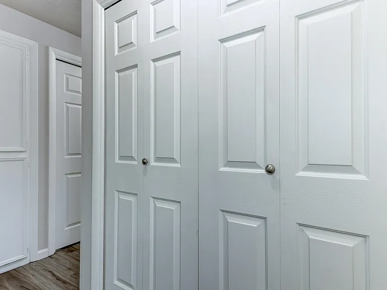 Beautifully Renovated 2 Bed, 1 Bath Townhouse Available July 1st! — Photo 19
